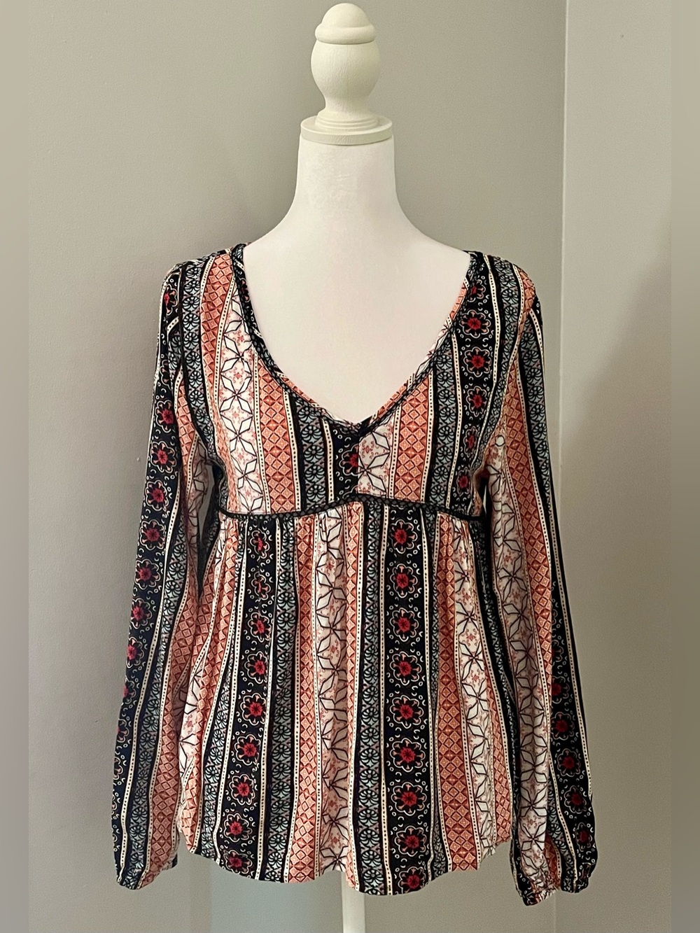 Abercrombie & Fitch Women's XS Boho V-Neck Long Sleeve - Black & Rust Floral